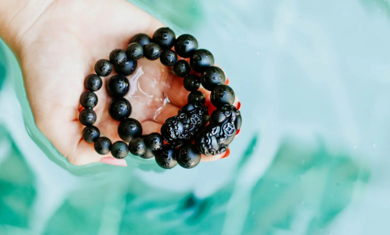 Obsidian Necklace – Meaning, Benefits, Types, and Complete Guide